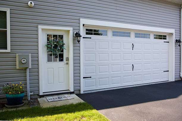 24/7 Emergency Garage Door Panel Replacement experts in Cambridge, MN